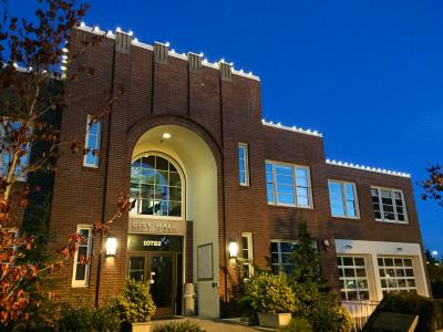 Milwaukie City Hall at dusk